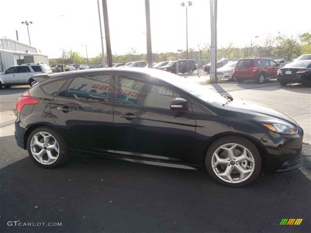 2013 Focus ST Hatchback - Tuxedo Black / ST Smoke Storm Recaro Seats photo #8