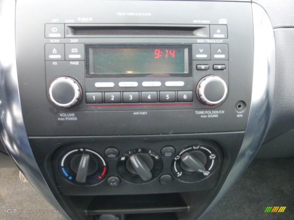 2011 Suzuki SX4 Crossover AWD Controls Photos