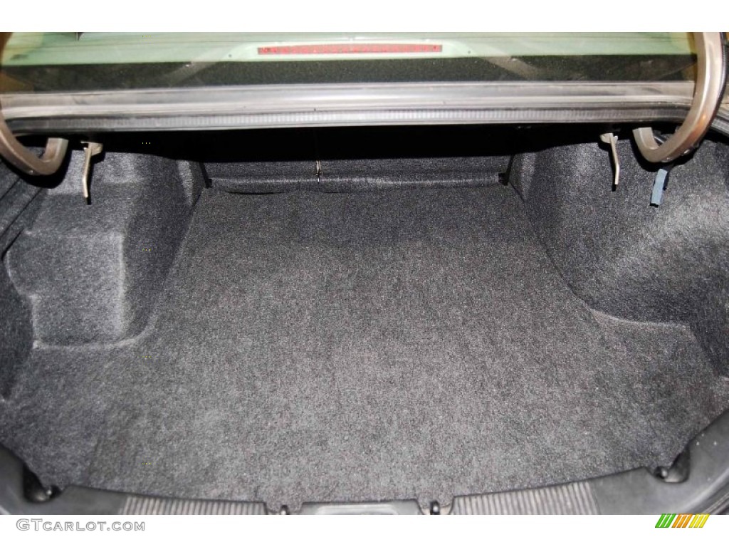 2003 Ford Taurus SEL Trunk Photos