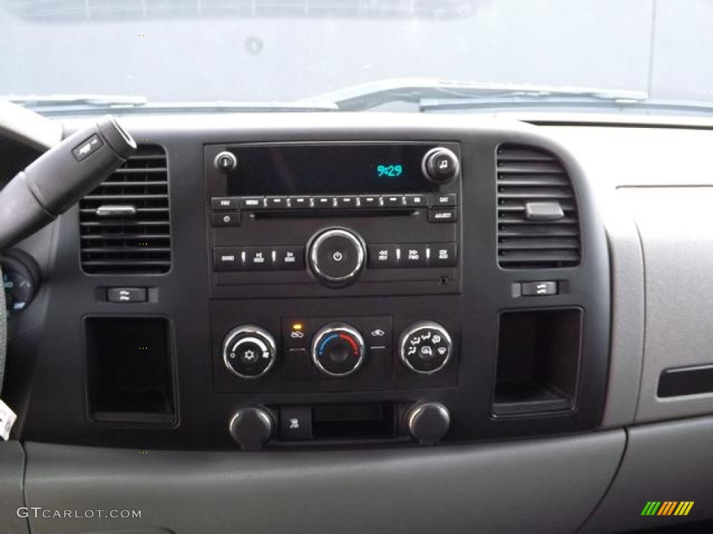 2010 Silverado 1500 LS Crew Cab - Taupe Gray Metallic / Dark Titanium photo #17