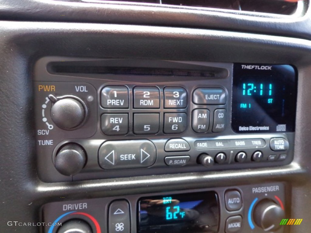 2003 Chevrolet Corvette Coupe Audio System Photo #78754423