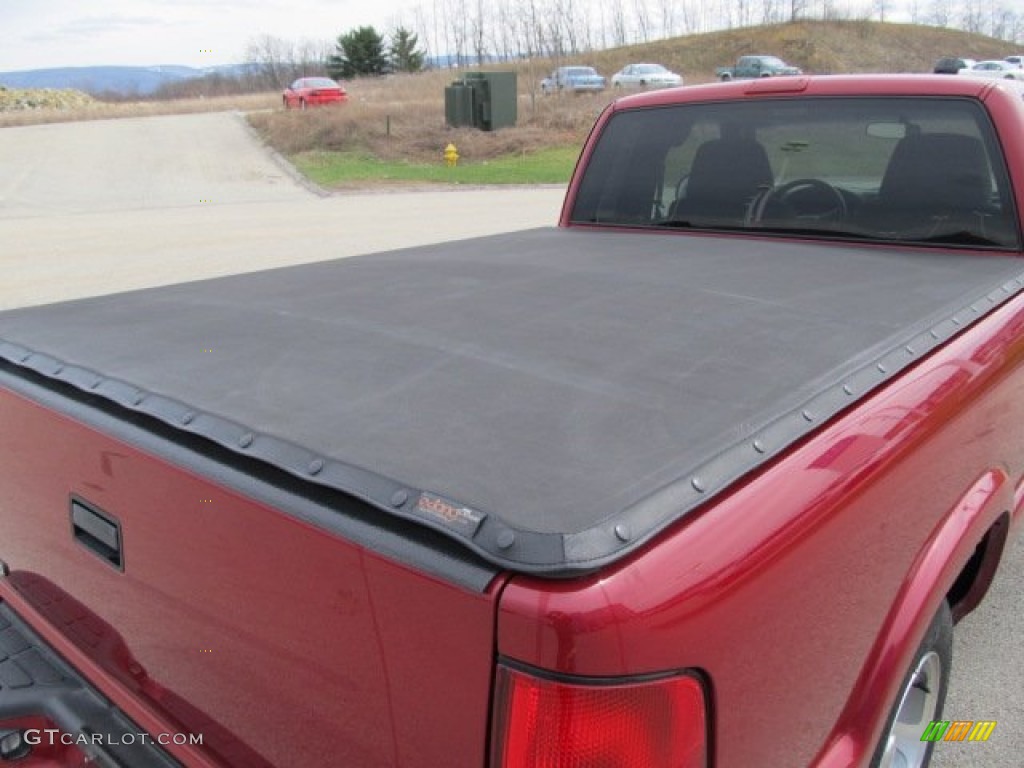 2002 S10 LS Extended Cab - Dark Cherry Red Metallic / Beige photo #4