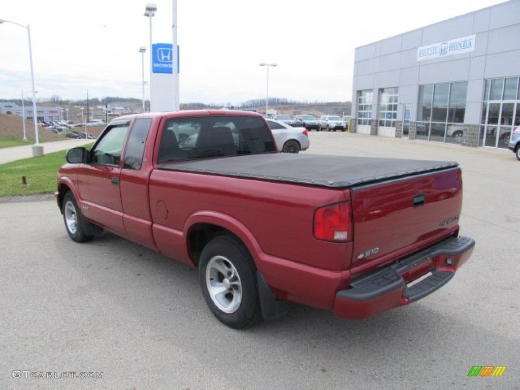 2002 S10 LS Extended Cab - Dark Cherry Red Metallic / Beige photo #10