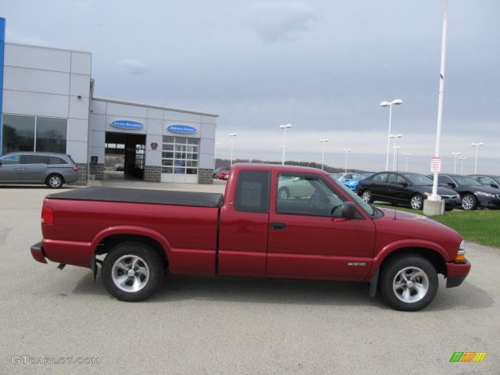 2002 S10 LS Extended Cab - Dark Cherry Red Metallic / Beige photo #13