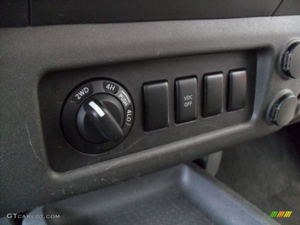 2007 Nissan Xterra S 4x4 Controls Photo #78756725