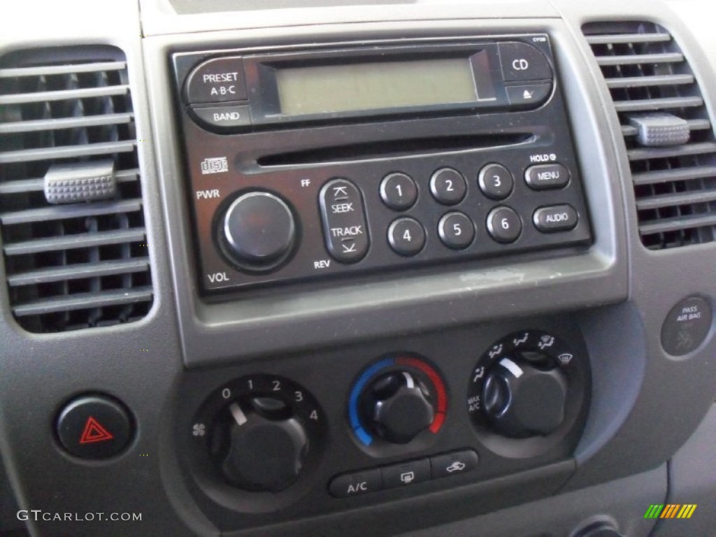 2007 Nissan Xterra S 4x4 Controls Photos