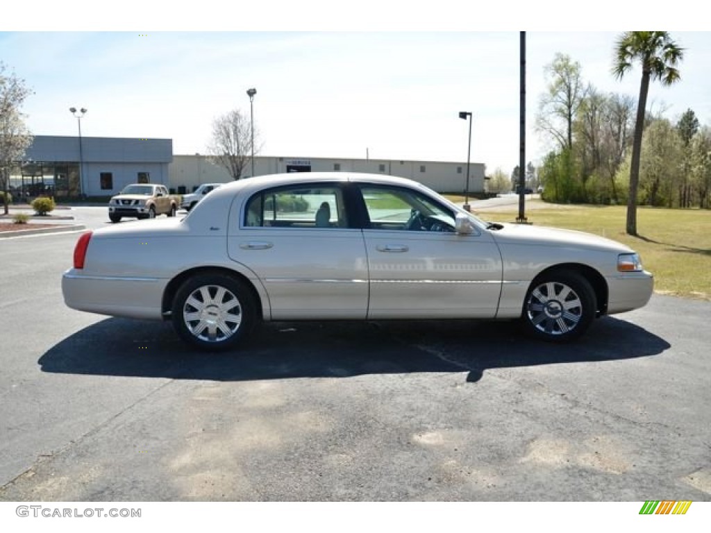 2003 Town Car Cartier - Ivory Parchment Tri Coat / Medium Dark Parchment/Light Parchment photo #4