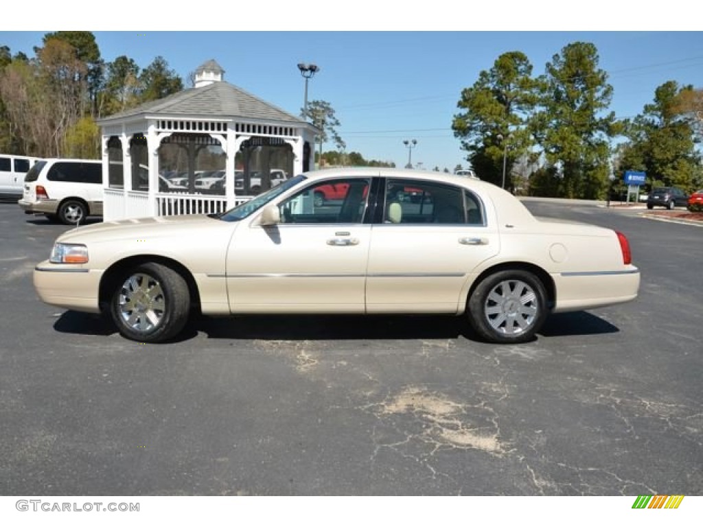 Ivory Parchment Tri Coat 2003 Lincoln Town Car Cartier Exterior Photo #78759047