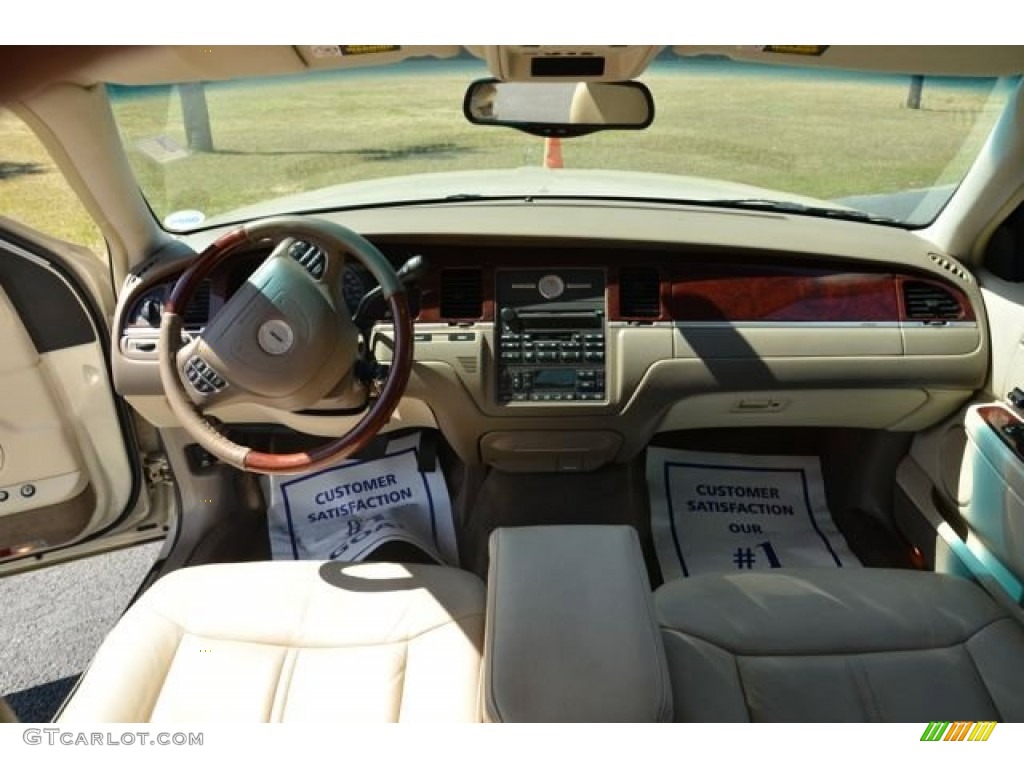 2003 Town Car Cartier - Ivory Parchment Tri Coat / Medium Dark Parchment/Light Parchment photo #14