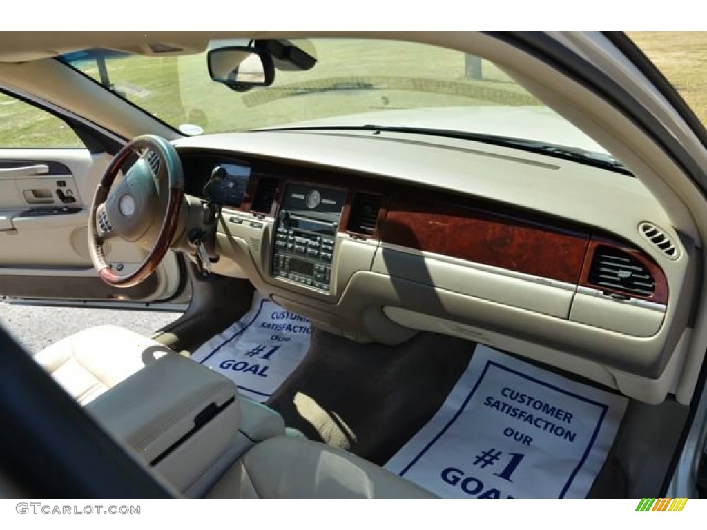 2003 Town Car Cartier - Ivory Parchment Tri Coat / Medium Dark Parchment/Light Parchment photo #19