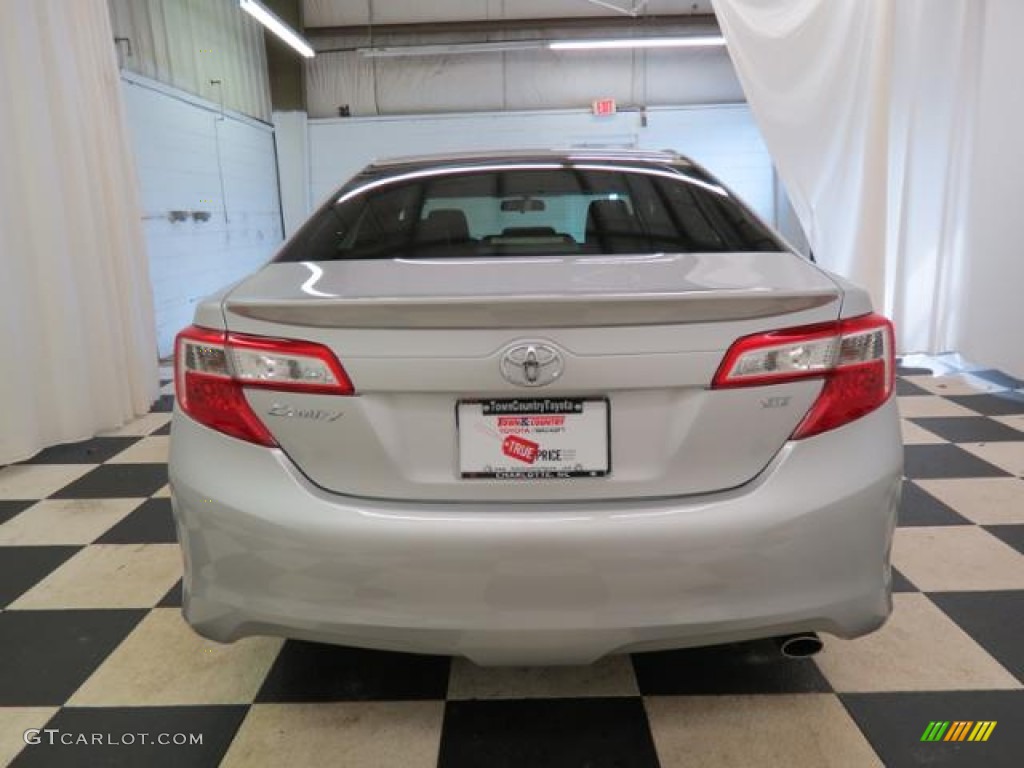 2013 Camry SE - Classic Silver Metallic / Black photo #18