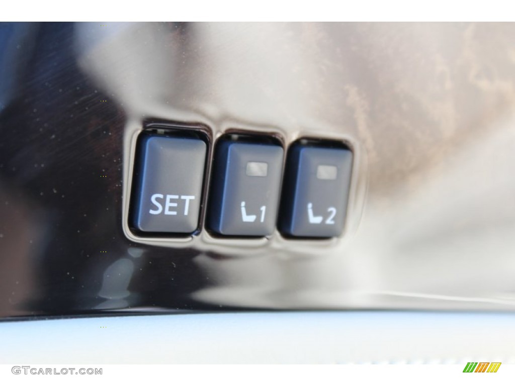 2013 Infiniti QX 56 Controls Photo #78762020