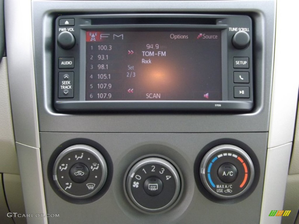 2013 Toyota Corolla LE Controls Photo #78762887