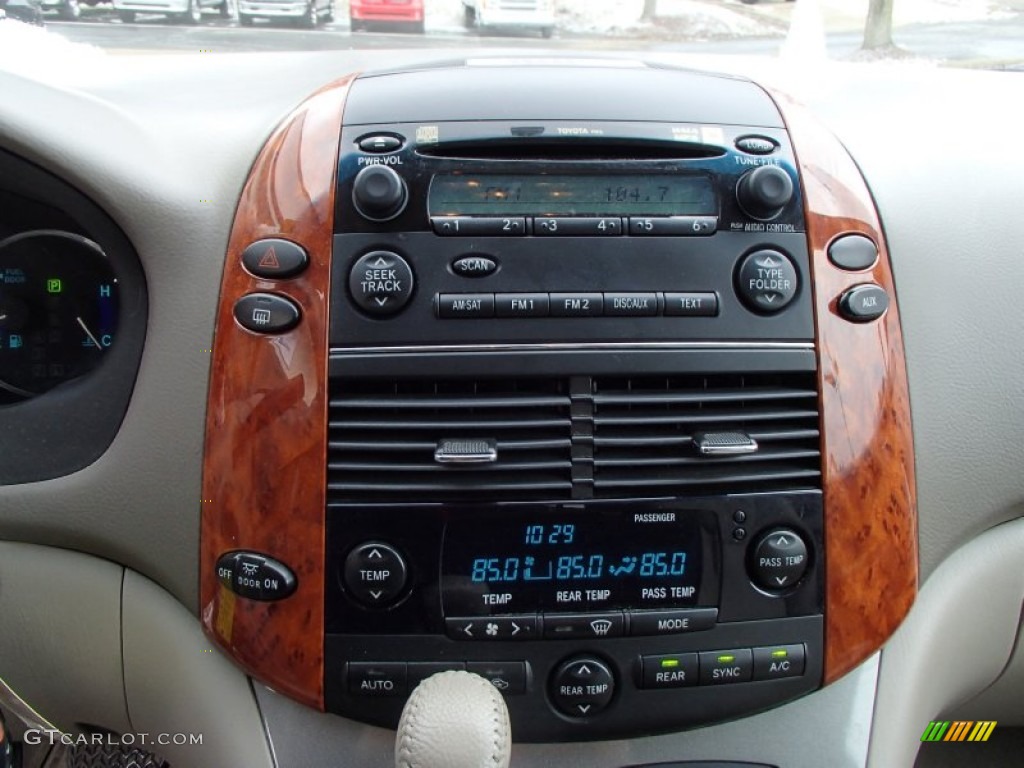 2006 Toyota Sienna XLE Controls Photos