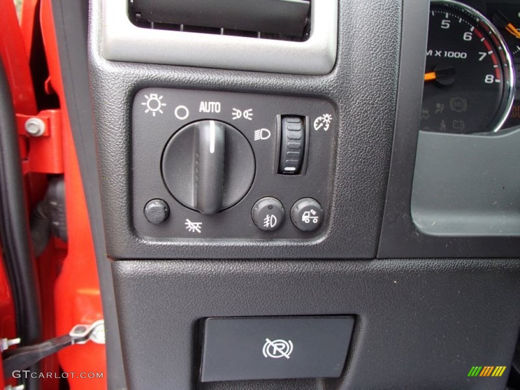 2009 GMC Canyon SLE Regular Cab 4x4 Controls Photo #78768986