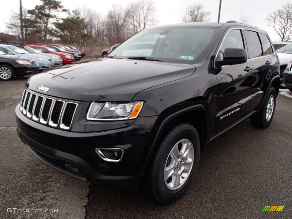 2014 Grand Cherokee Laredo 4x4 - Brilliant Black Crystal Pearl / New Zealand Black/Light Frost photo #2