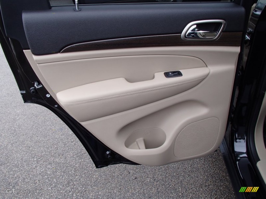 2014 Grand Cherokee Laredo 4x4 - Brilliant Black Crystal Pearl / New Zealand Black/Light Frost photo #14