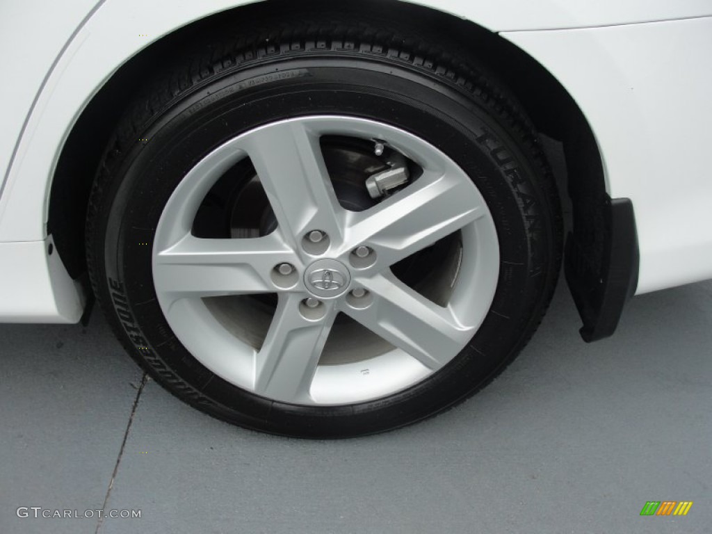 2012 Toyota Camry XLE Wheel Photos