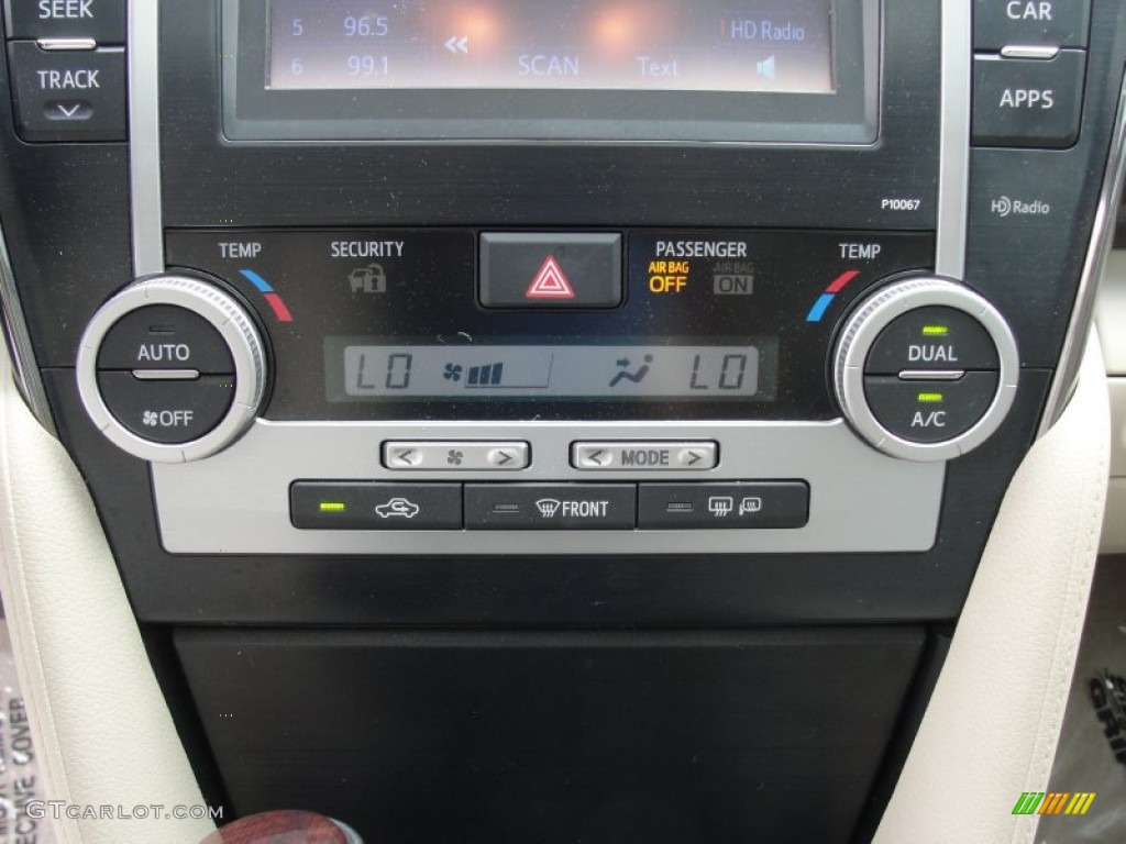 2012 Toyota Camry XLE Controls Photo #78773984