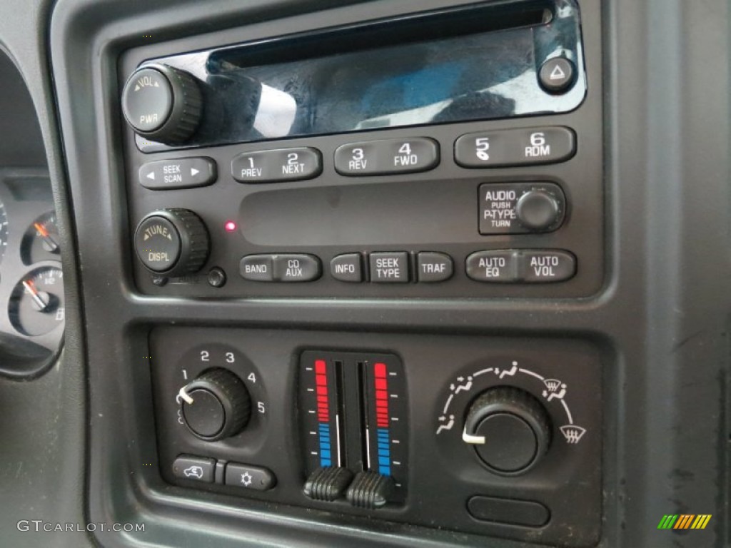 2004 GMC Sierra 1500 Regular Cab 4x4 Controls Photo #78774782