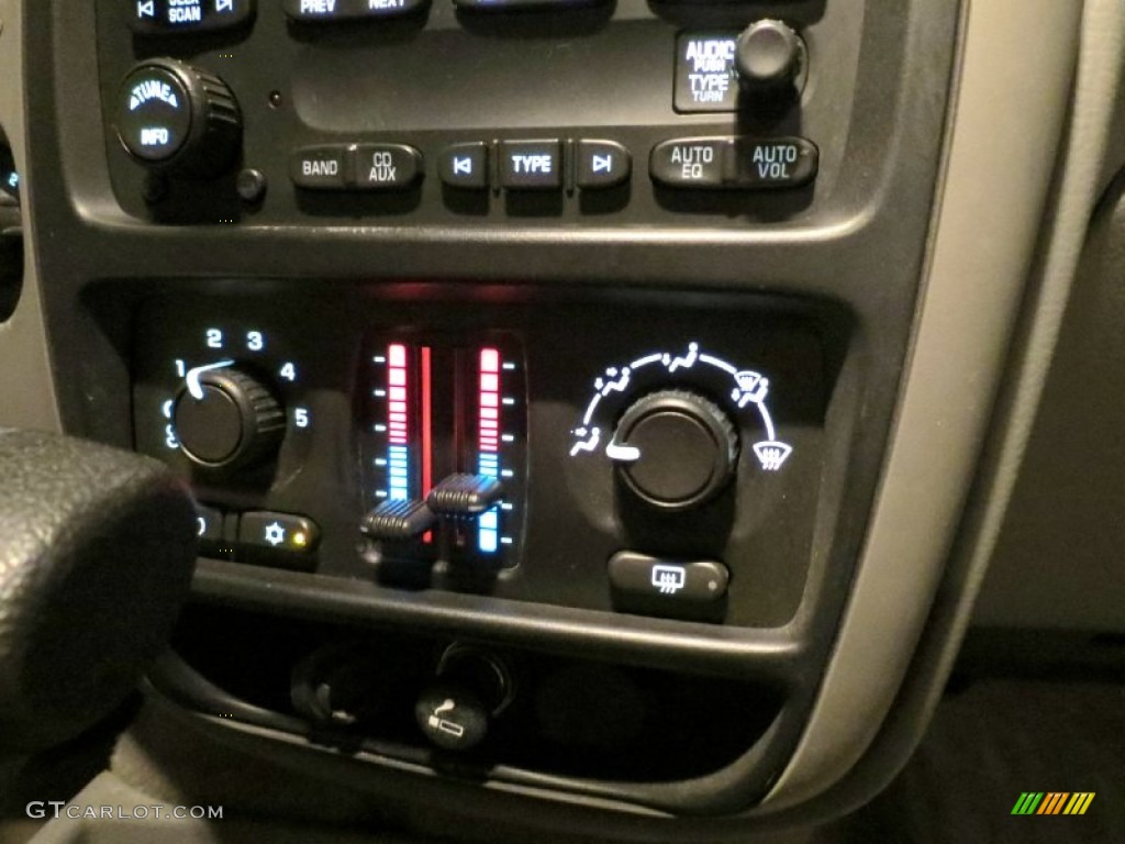 2008 Chevrolet TrailBlazer LT Controls Photos
