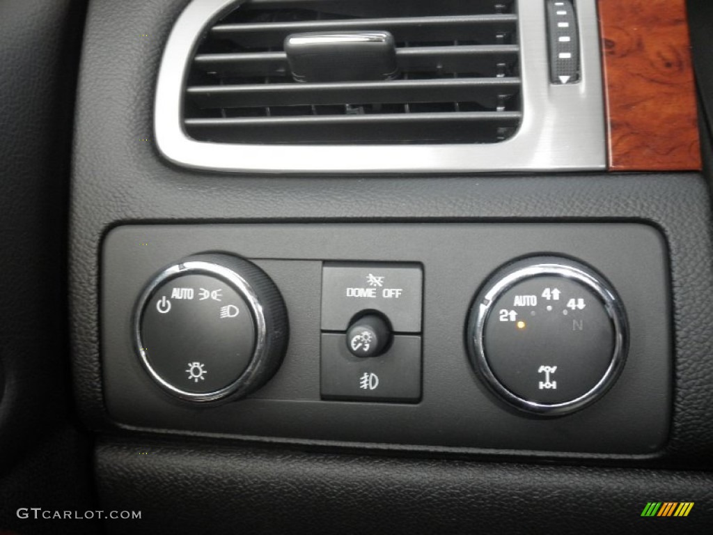 2013 GMC Yukon XL SLE 4x4 Controls Photo #78779200