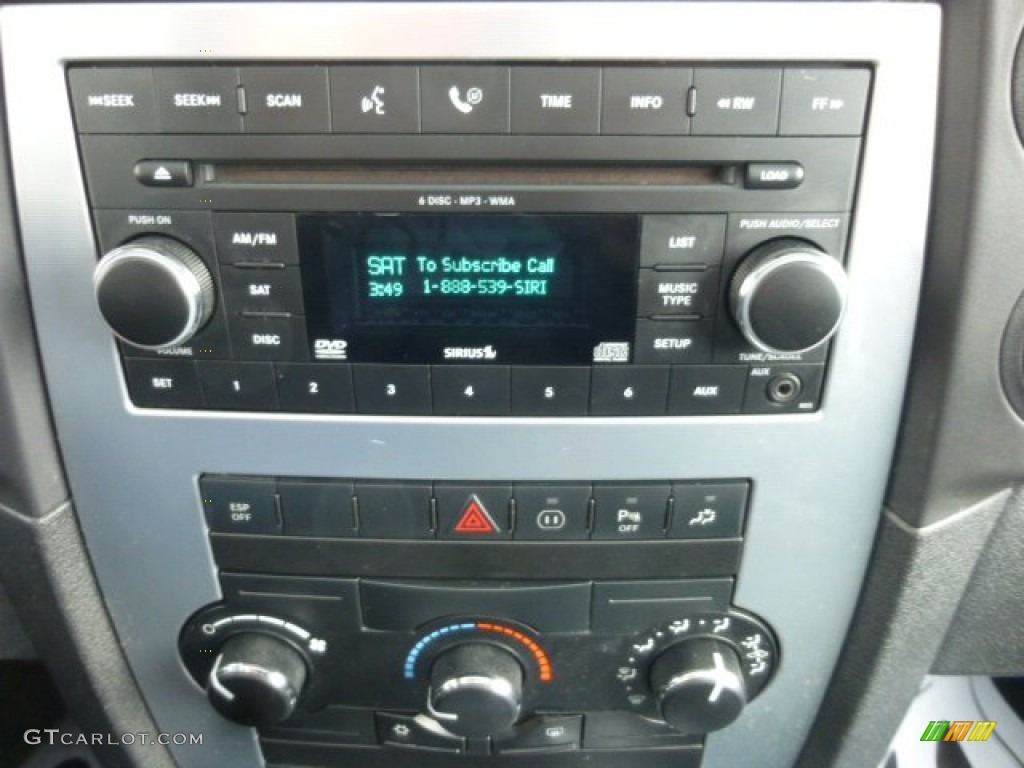 2008 Jeep Commander Sport 4x4 Controls Photos
