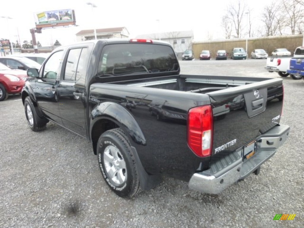 2013 Frontier SV V6 Crew Cab 4x4 - Super Black / Beige photo #5