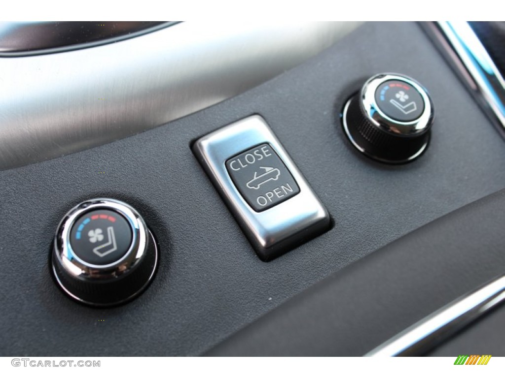 2013 Infiniti G 37 Convertible Controls Photo #78785132