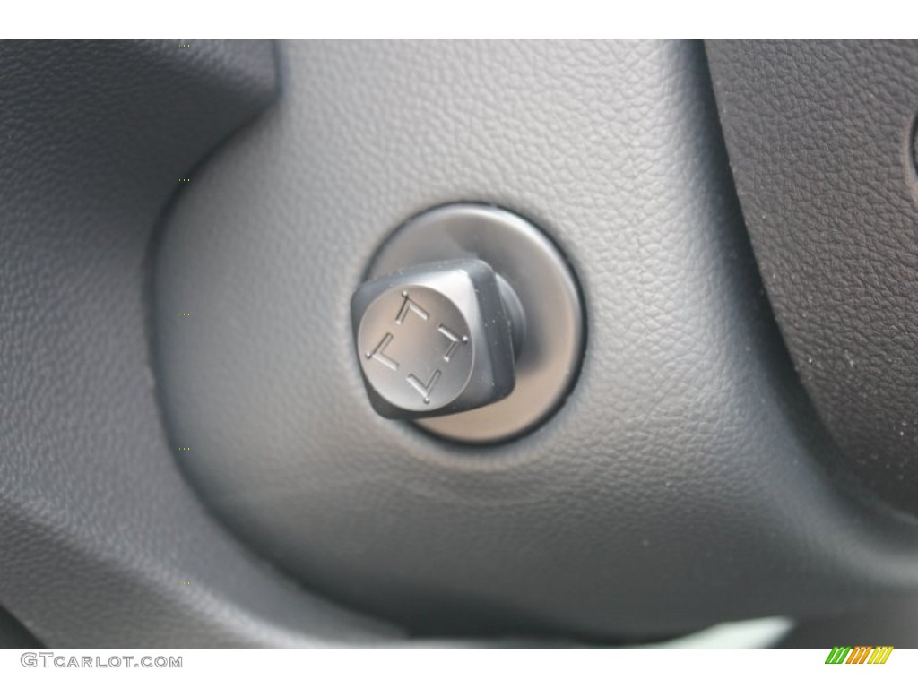 2013 Infiniti G 37 Convertible Controls Photo #78785198