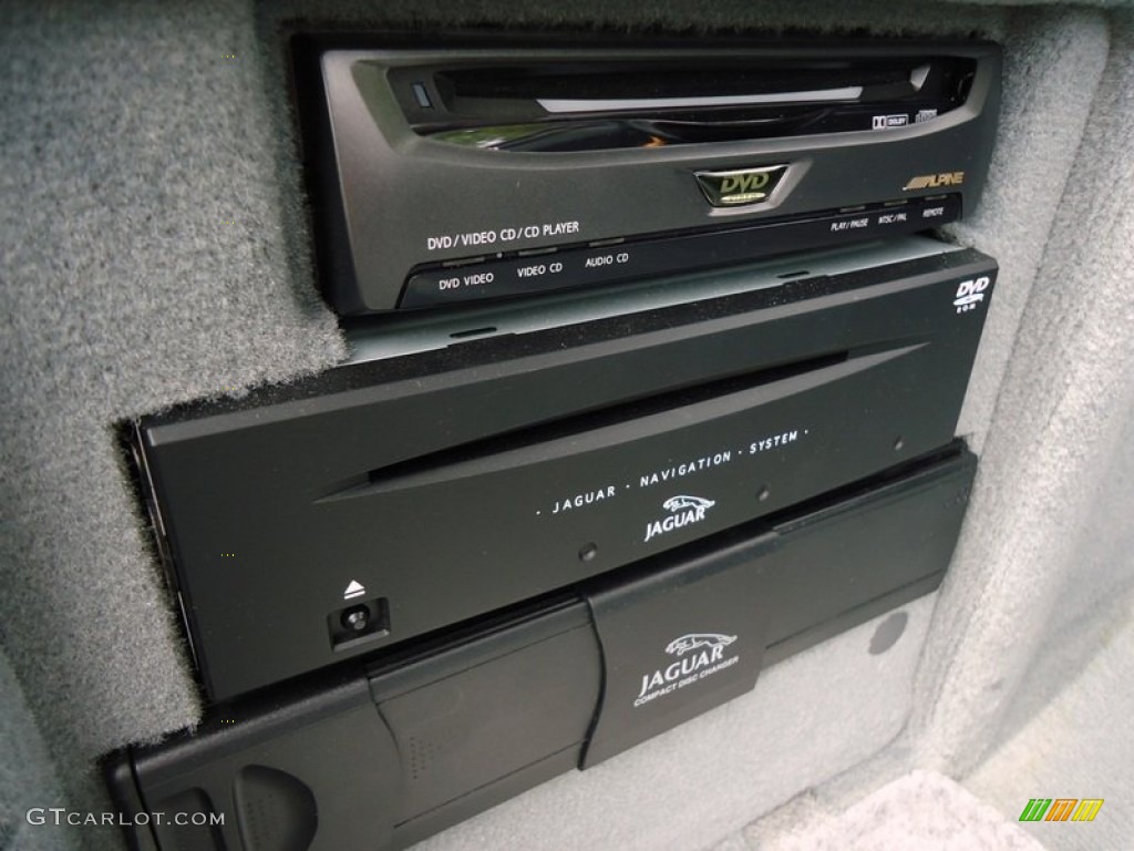 2005 Jaguar XJ Super V8 Audio System Photos