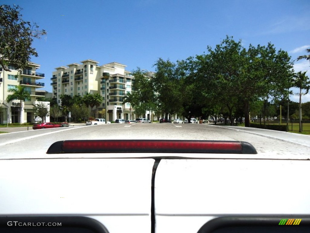 2000 Astro Cargo Van - Ivory White / Blue photo #16