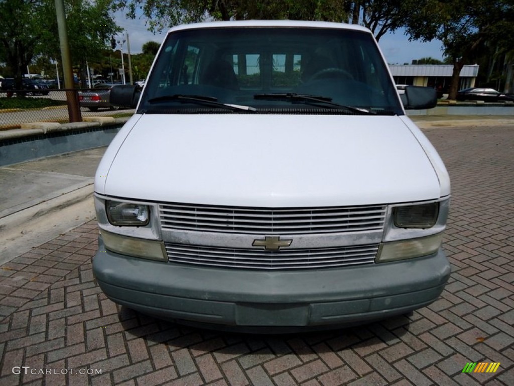 2000 Astro Cargo Van - Ivory White / Blue photo #21