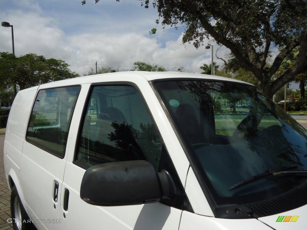 2000 Astro Cargo Van - Ivory White / Blue photo #22