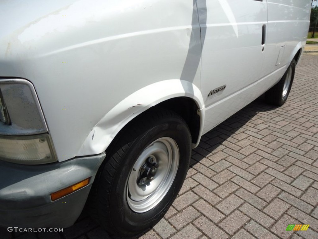 2000 Astro Cargo Van - Ivory White / Blue photo #23