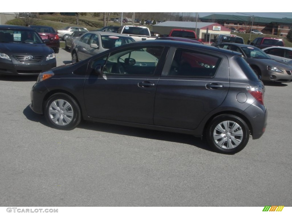 2012 Yaris LE 5 Door - Magnetic Gray Metallic / Ash Gray photo #25