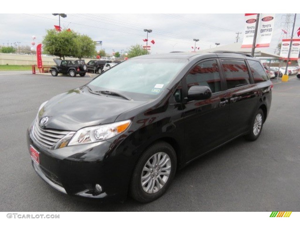 2011 Sienna XLE - Black / Light Gray photo #3