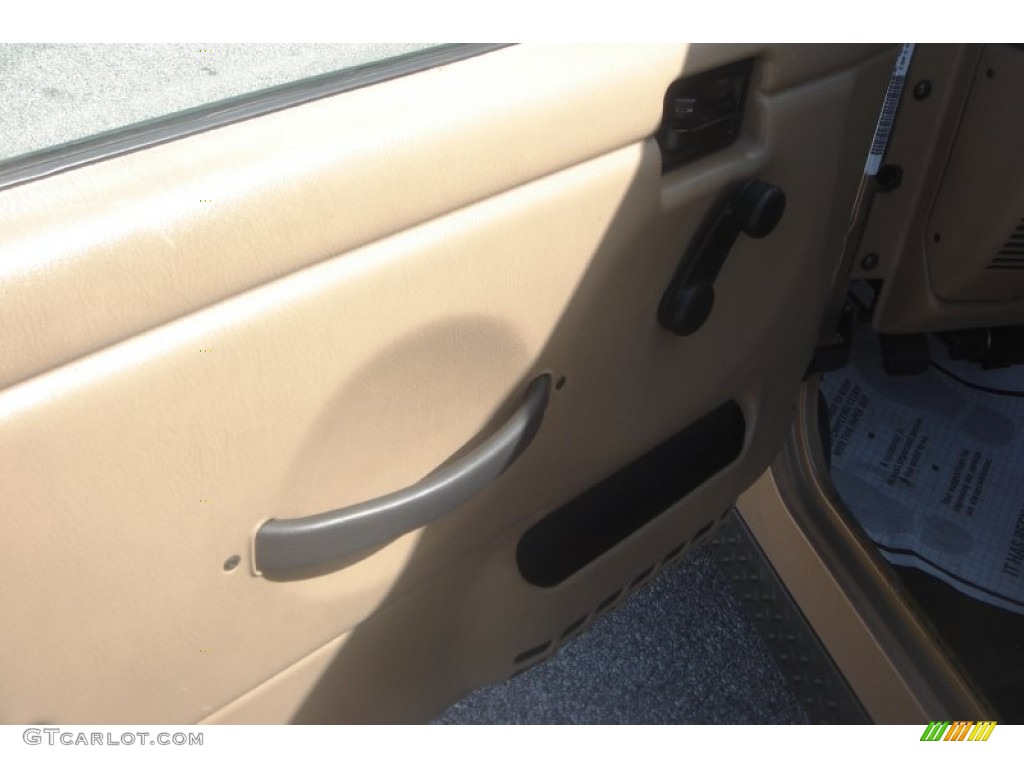 2000 Wrangler SE 4x4 - Desert Sand Pearl / Camel photo #16
