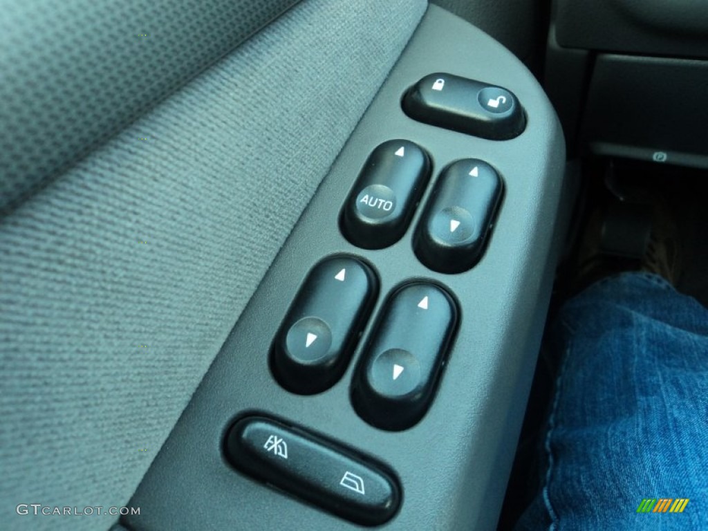 2004 Ford Explorer XLT 4x4 Controls Photo #78793276