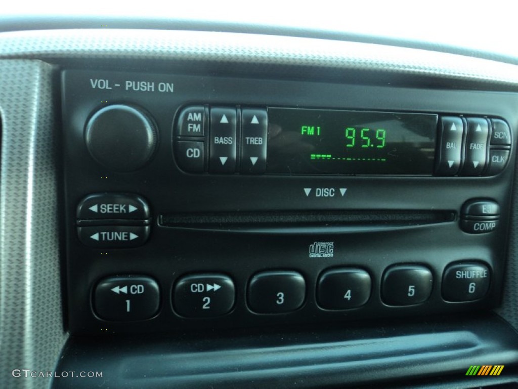 2004 Ford Explorer XLT 4x4 Audio System Photo #78793484