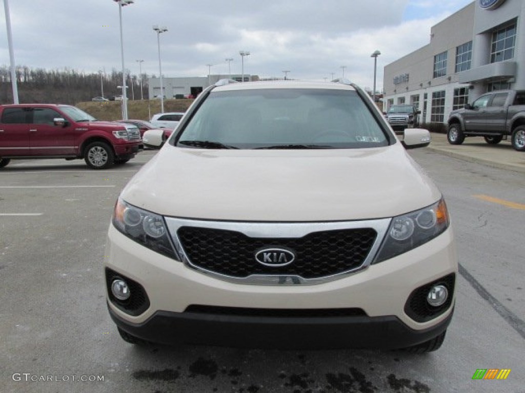 2011 Sorento EX V6 AWD - White Sand Beige / Black photo #4