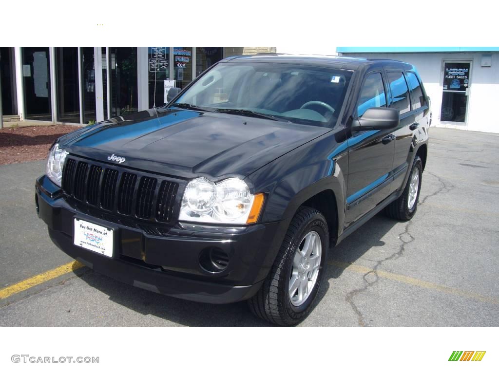 2007 Grand Cherokee Laredo 4x4 - Black / Medium Slate Gray photo #1