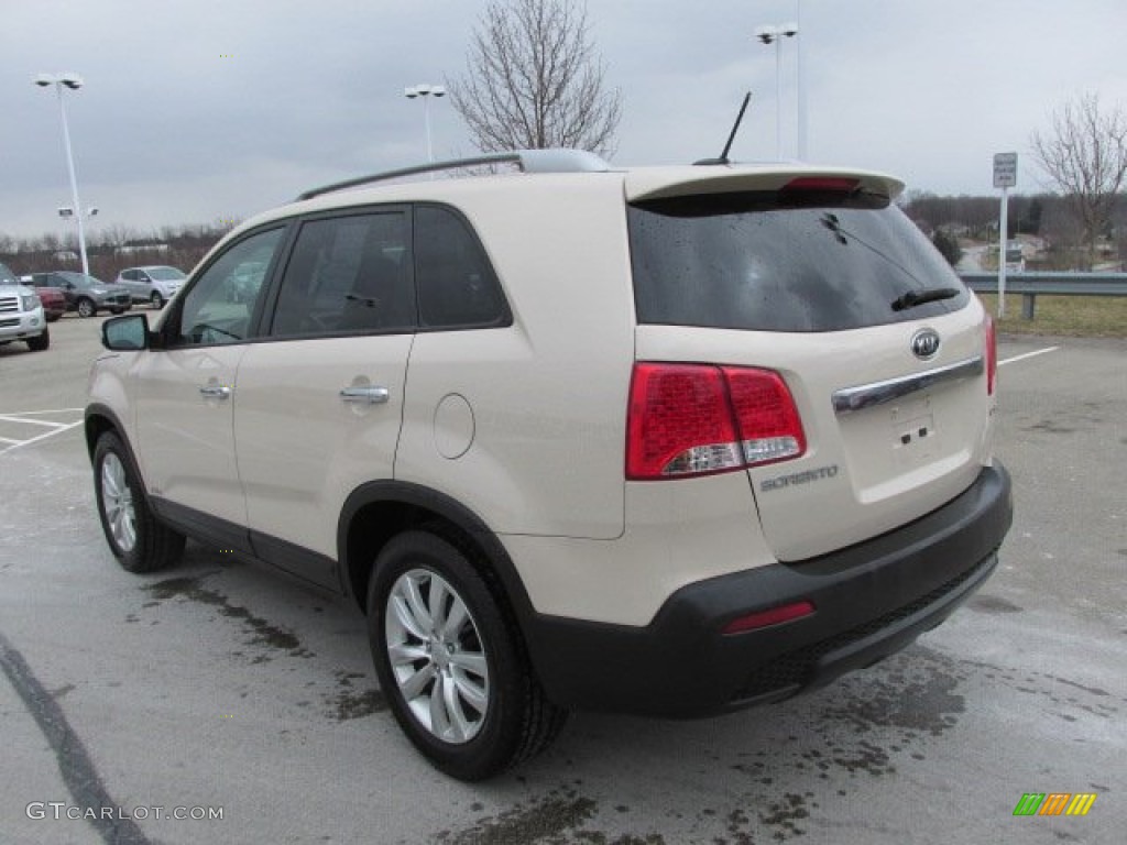 2011 Sorento EX V6 AWD - White Sand Beige / Black photo #7