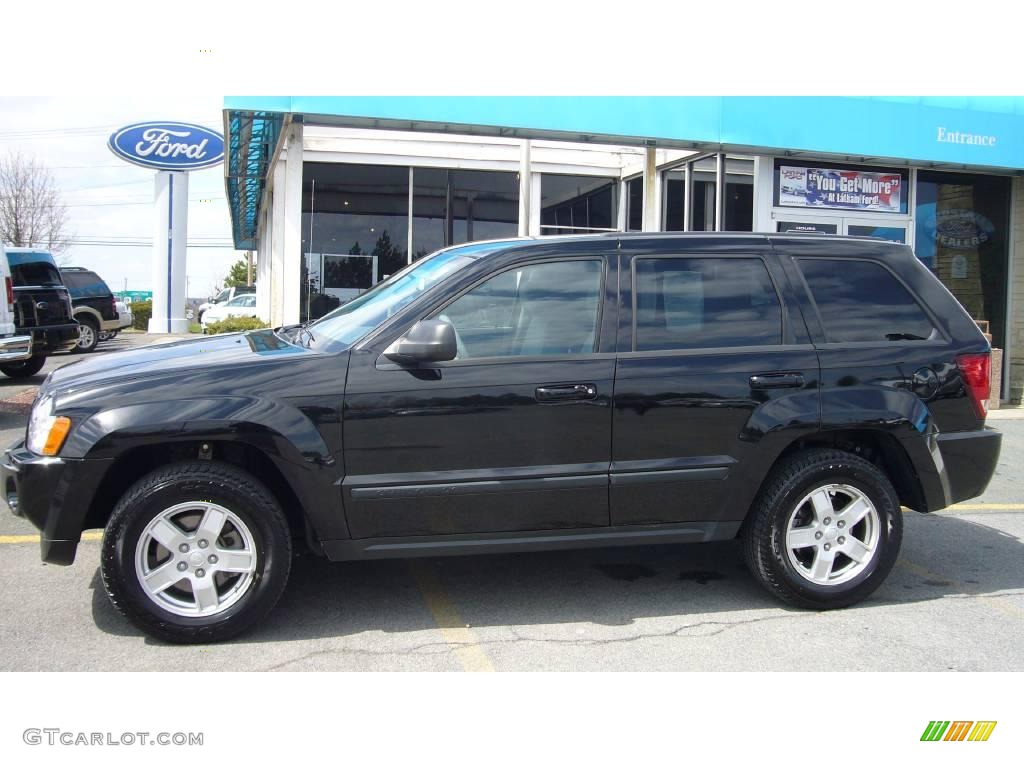 2007 Grand Cherokee Laredo 4x4 - Black / Medium Slate Gray photo #2