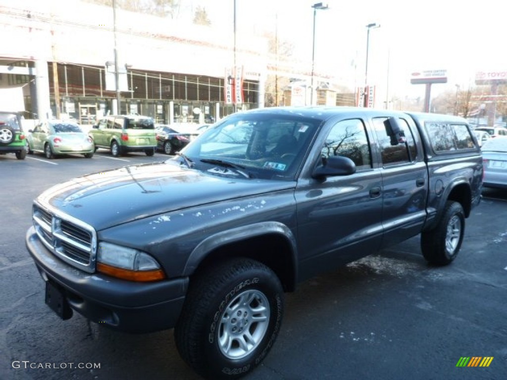 2004 Dakota SXT Quad Cab 4x4 - Graphite Metallic / Dark Slate Gray photo #3