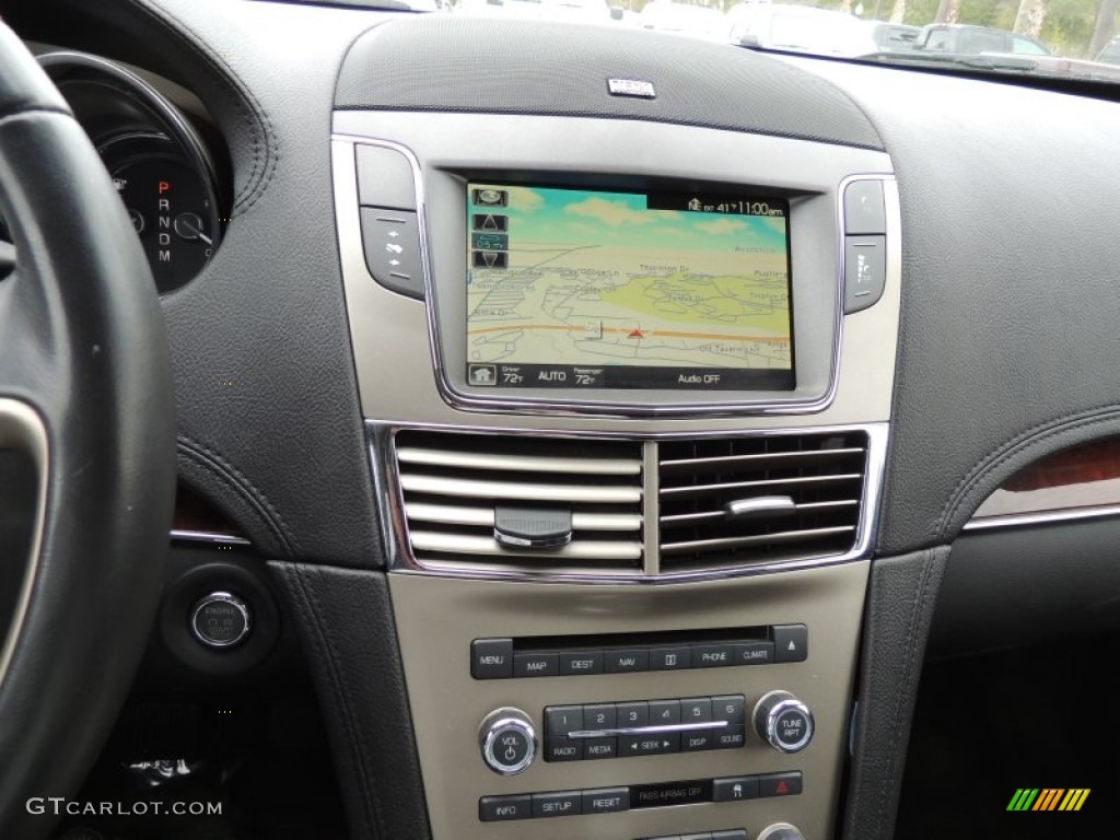 2010 Lincoln MKT FWD Controls Photo #78795476