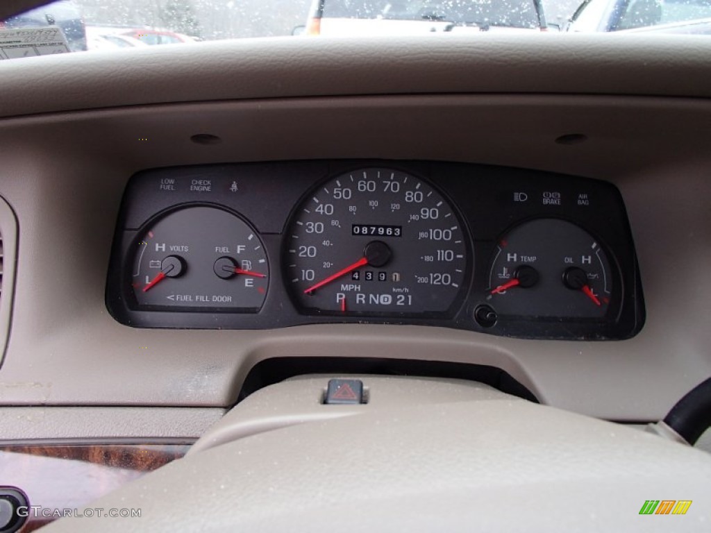 2004 Grand Marquis GS - Gold Ash Metallic / Medium Parchment photo #14