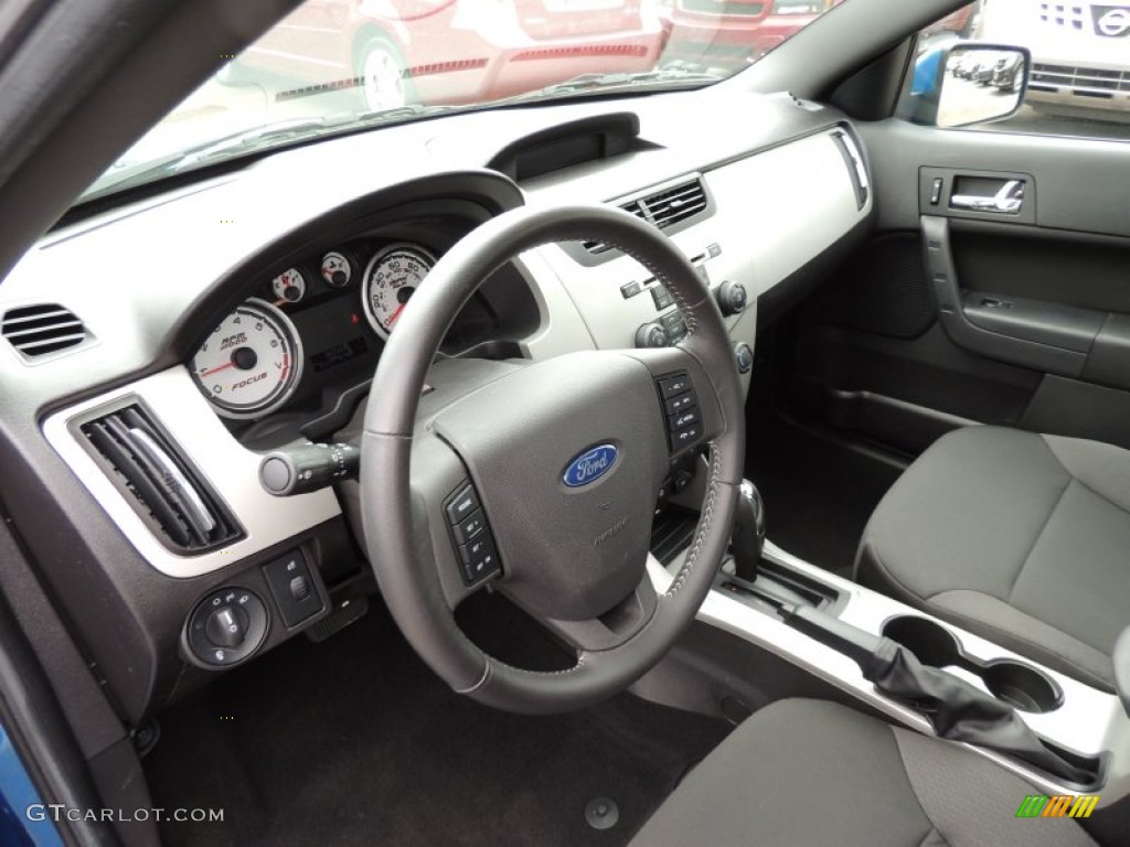 2011 Ford Focus SES Sedan Dashboard Photos