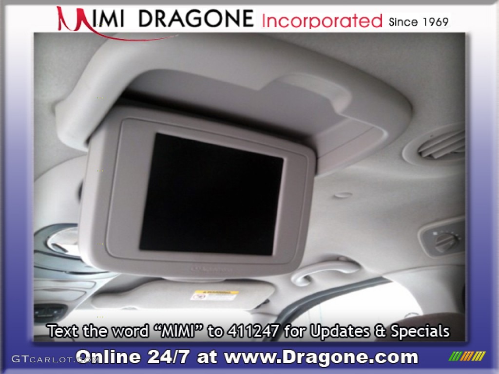 2003 Windstar SE - Vibrant White / Medium Graphite photo #10