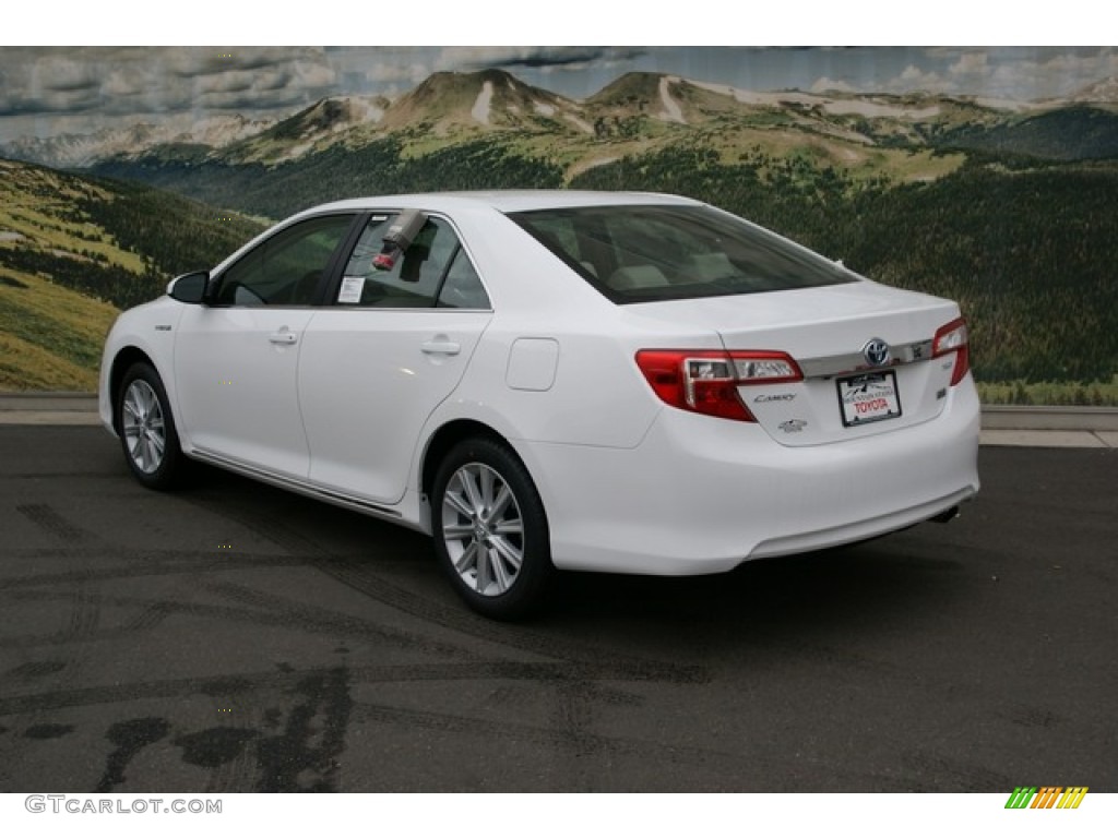 2013 Camry Hybrid XLE - Super White / Ivory photo #2